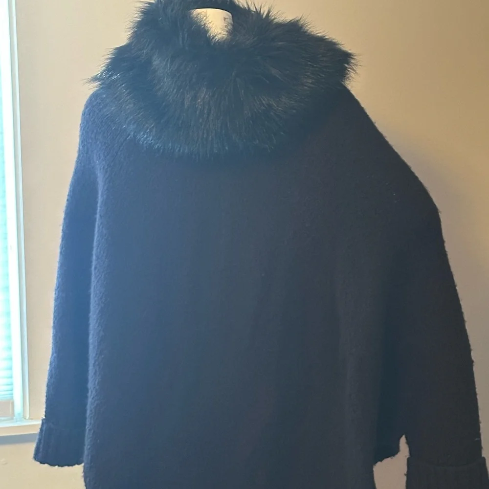 Michael Kors Black Wool blend Poncho/Cape with Faux Fur Collar - Picture 2 of 7